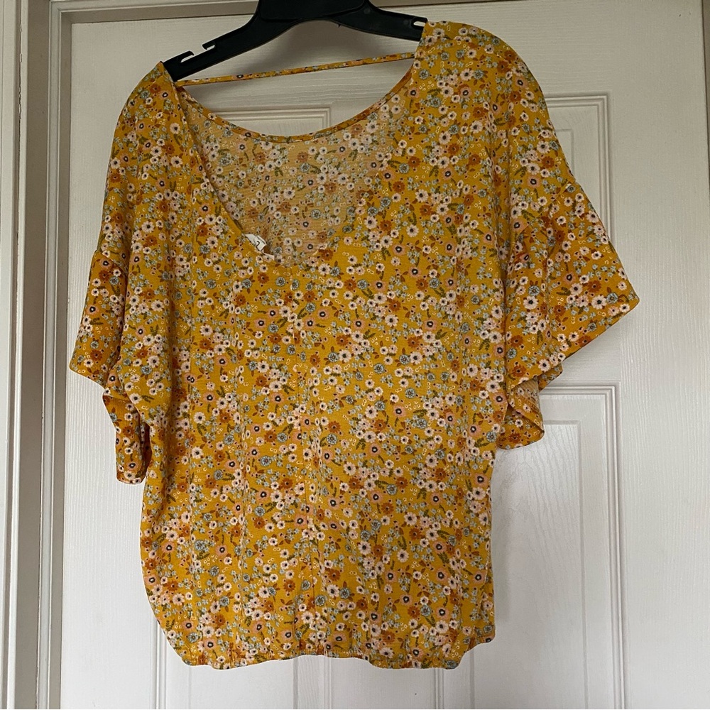 Full Circle Trends size large yellow floral top - Picture 5 of 8